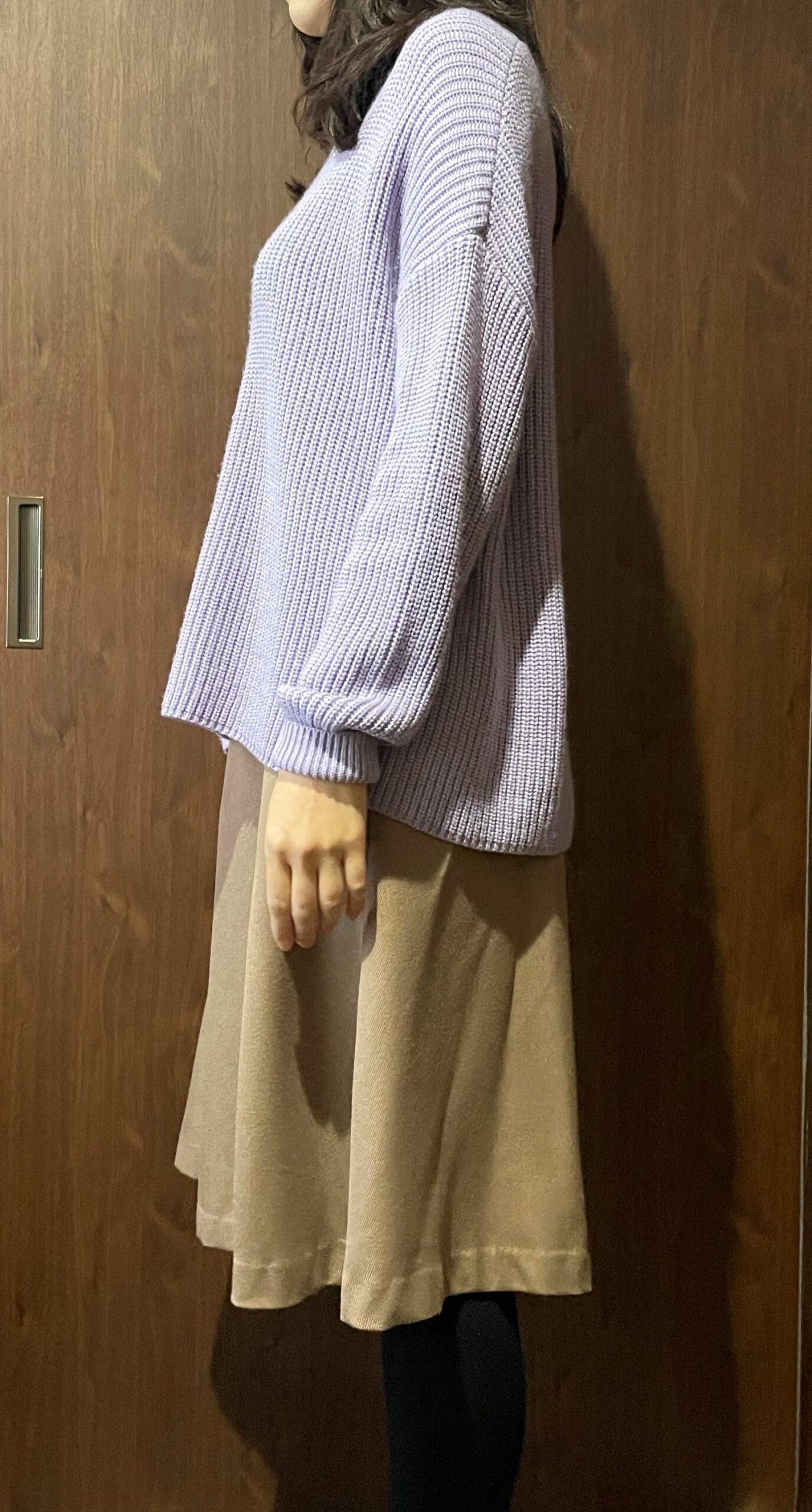 紫×ベージュスカート　アウト　横